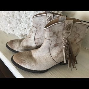 Very volatile leather booties 8 1/2